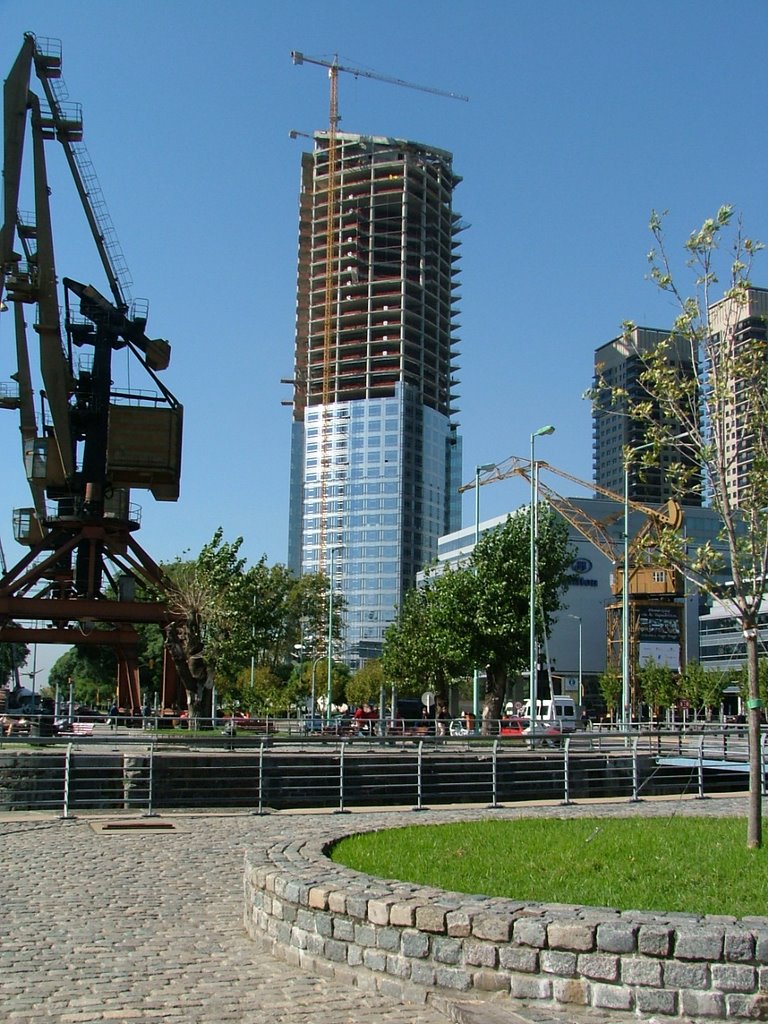 Torre Repsol YPF de Cesar Pelli en construcción by Diego Bianchi