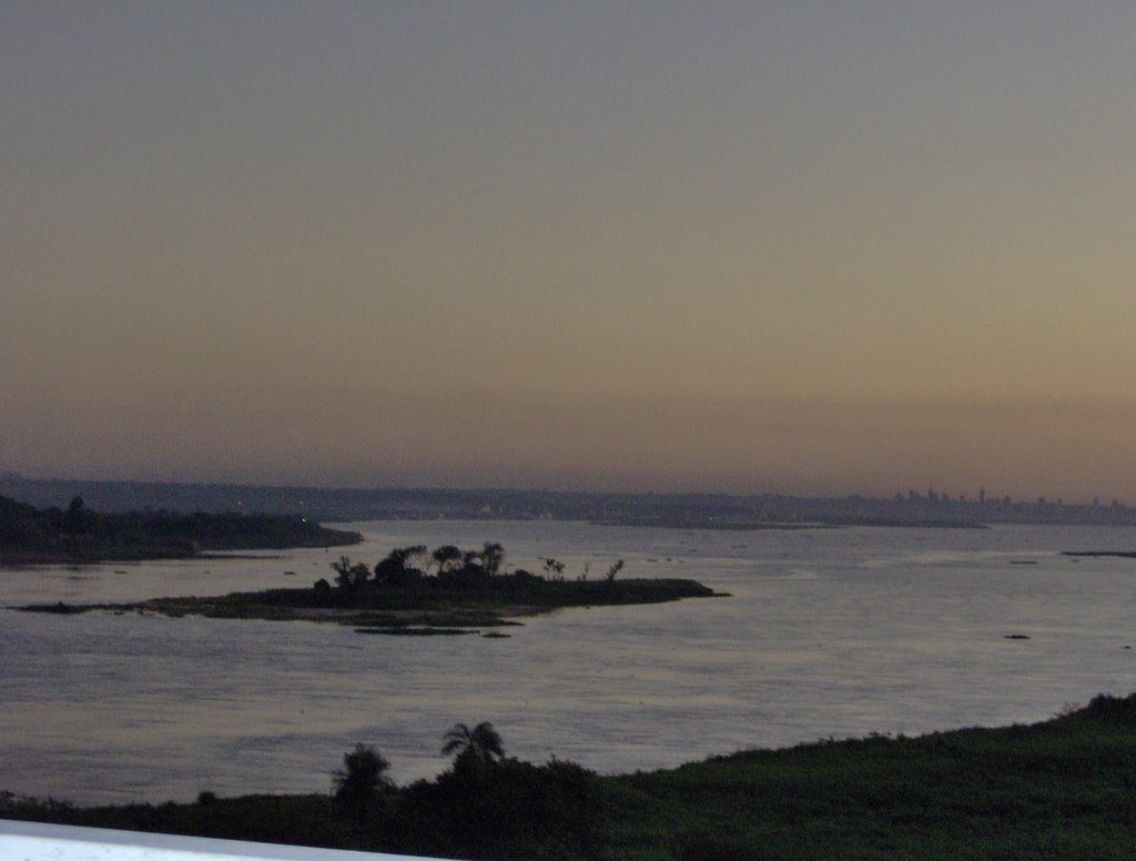 Islote visto desde el puente Remanso sobre el Río Paraguay by kemarju