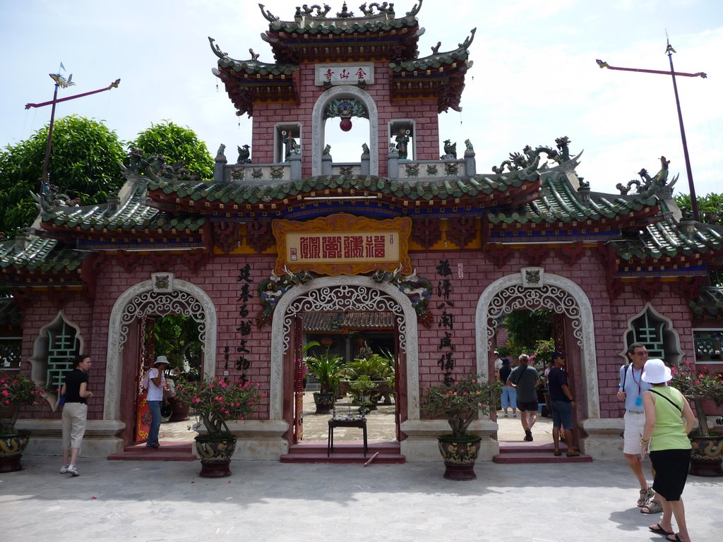 Vietnam, Hoi An, Chinese tempel by Leen Groenendijk