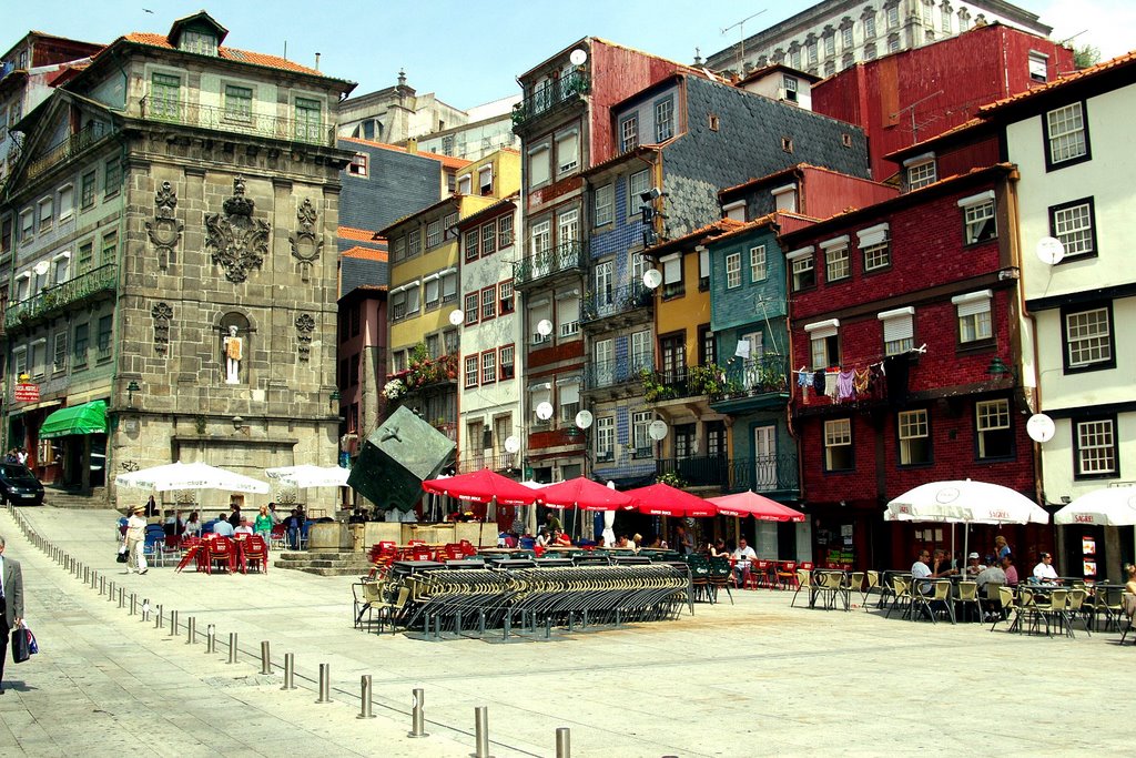 Plaza da Ribeira, Oporto, Portugal by Antonio Alba