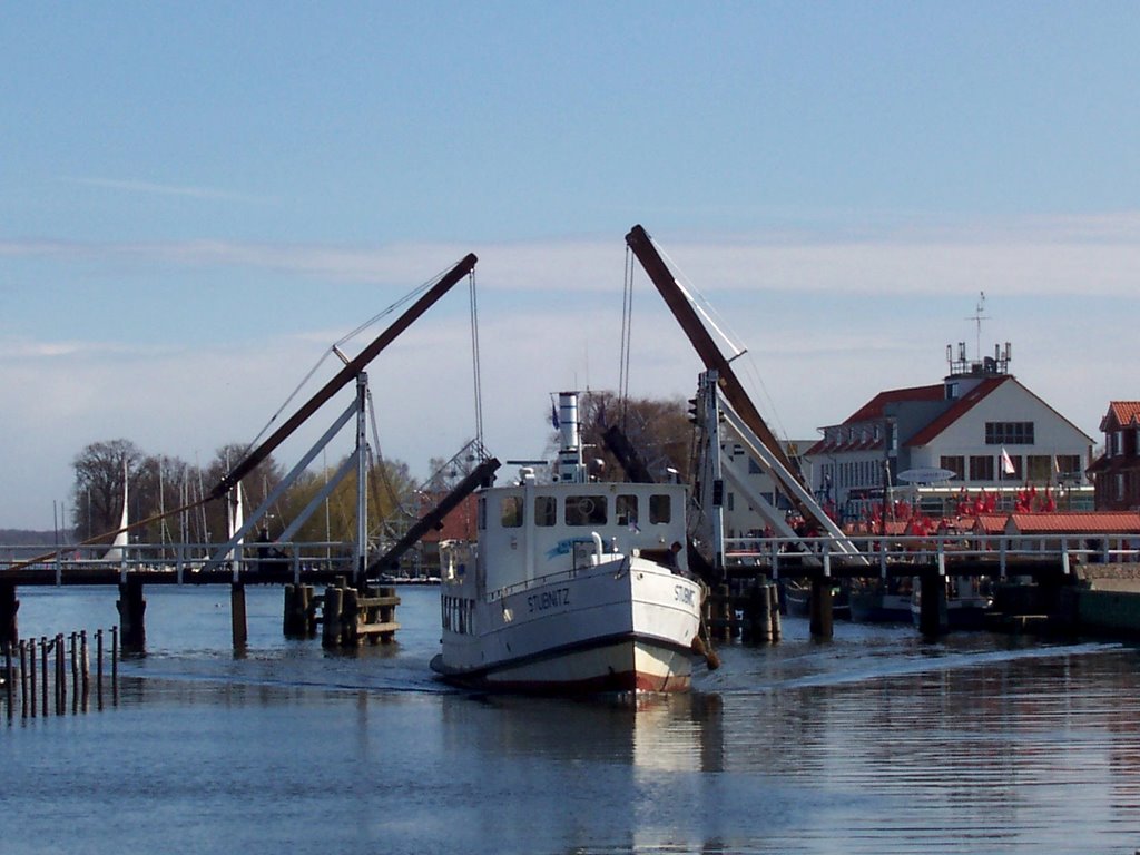 Klappbrücke Wieck by Georg_Schrimpf