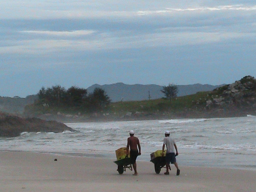 Abasteciendo Matadeiro... Matadeiro, Florianopolis, Brasil... febrero 2009 by arqAdrian