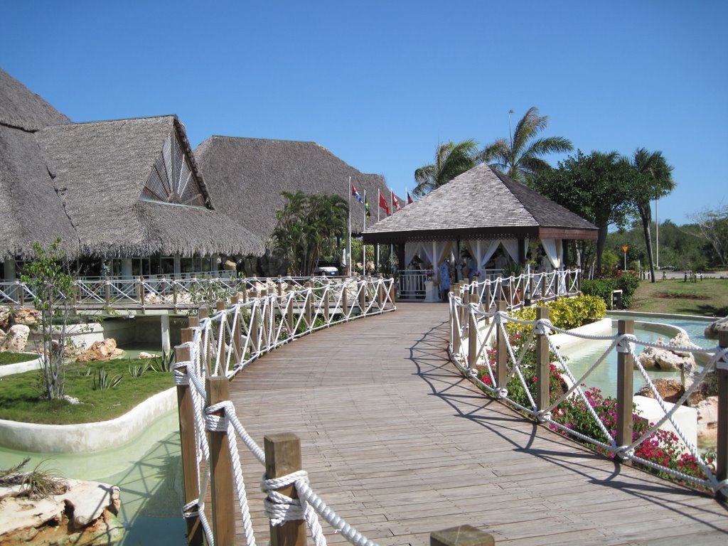 Varadero, Cuba by Egor Mihtanuk