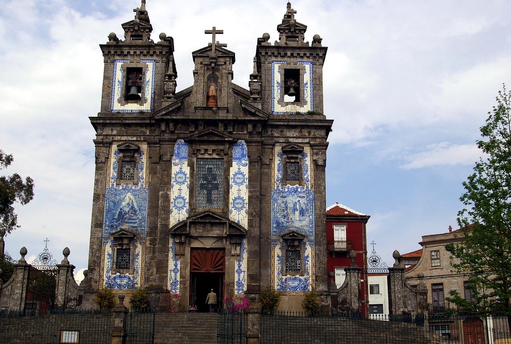 Iglesia de Sao Ildefonso, Oporto, Portugal by Antonio Alba