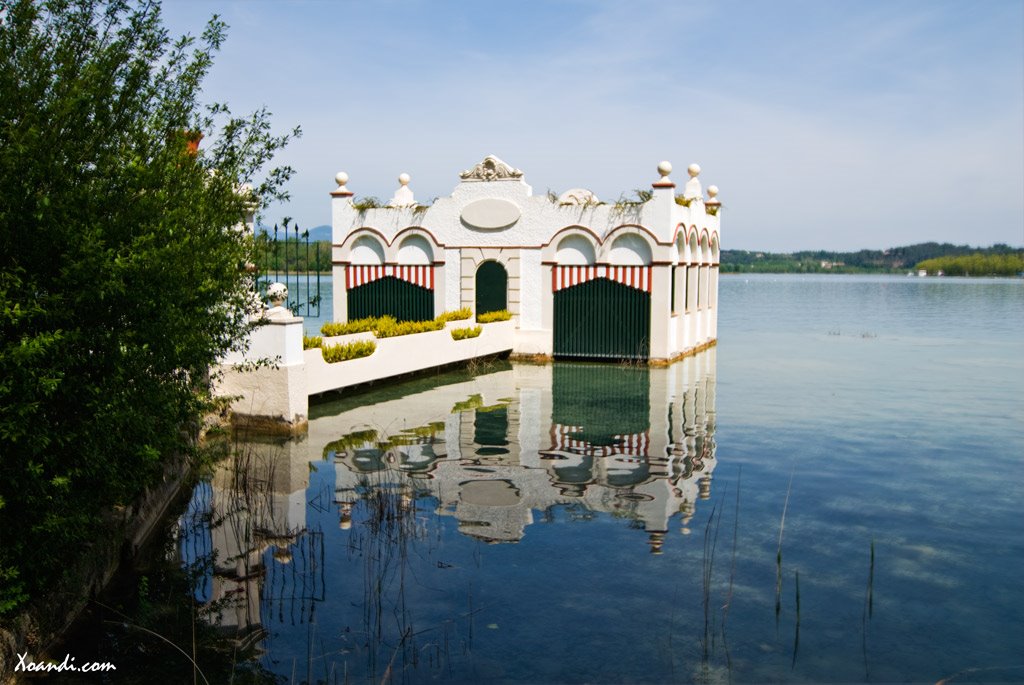 Embarcadero - Banyoles - Catalunya by Xoandi