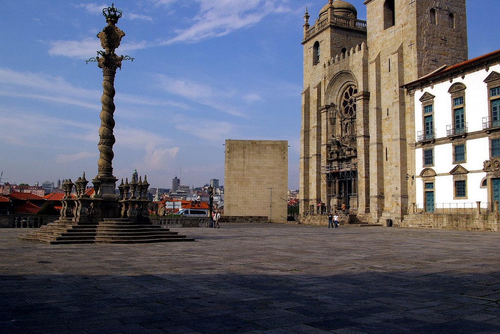 Plaza da Se, Oporto, Portugal by Antonio Alba