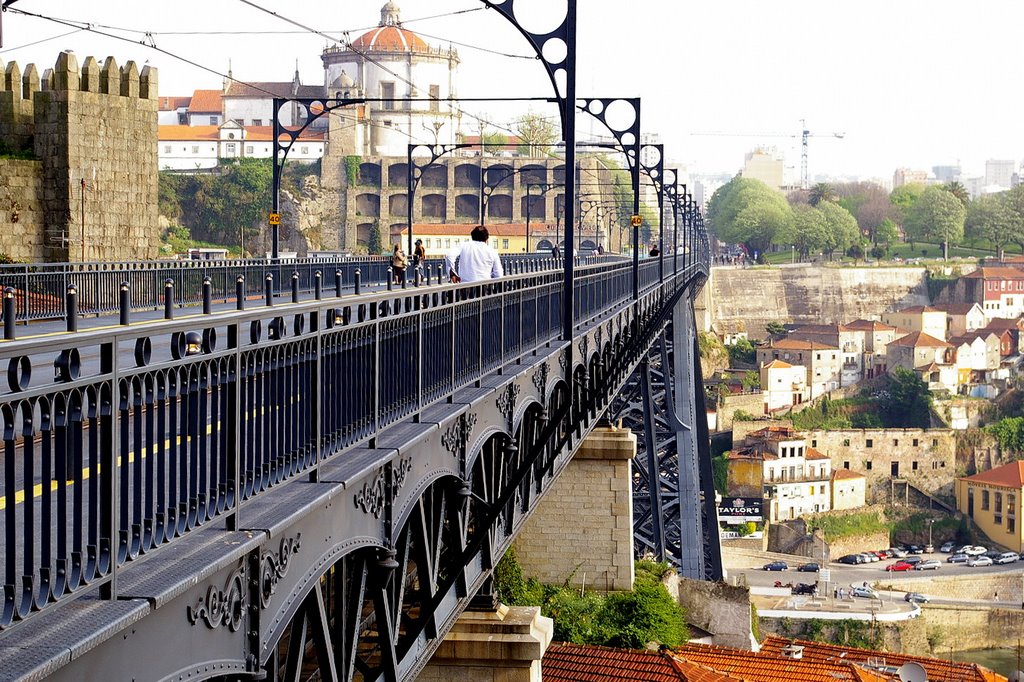 Paso superior del Puente Luis I, Oporto, Portugal by Antonio Alba