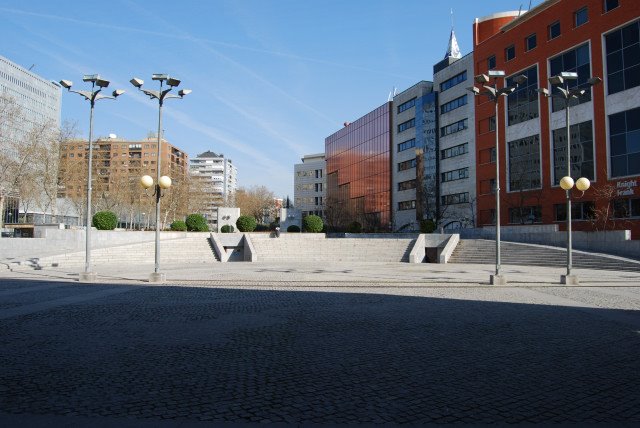 Plaza de Rodolfo y Ernesto Halffter by Antonio Lizarazu Bal…