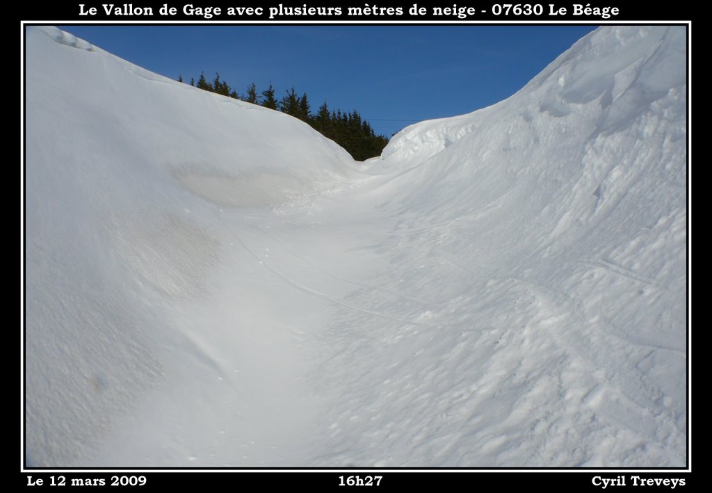 Congères le long du ruisseau au Vallon de Gauge près du Béage le 12 mars 2009, Mes sites de photos:http://treveysmichel.free.fr by Cyril Treveys