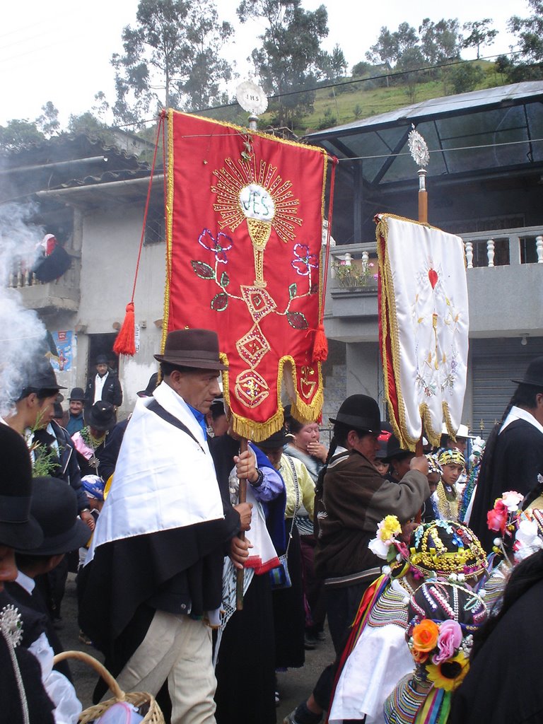 Fiesta del pase del niño by Pueblos del Ecuador