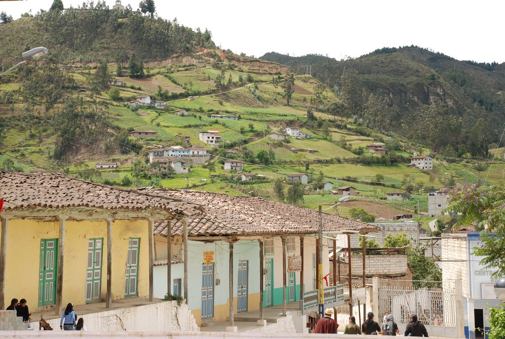 Casas de Saraguro by Pueblos del Ecuador