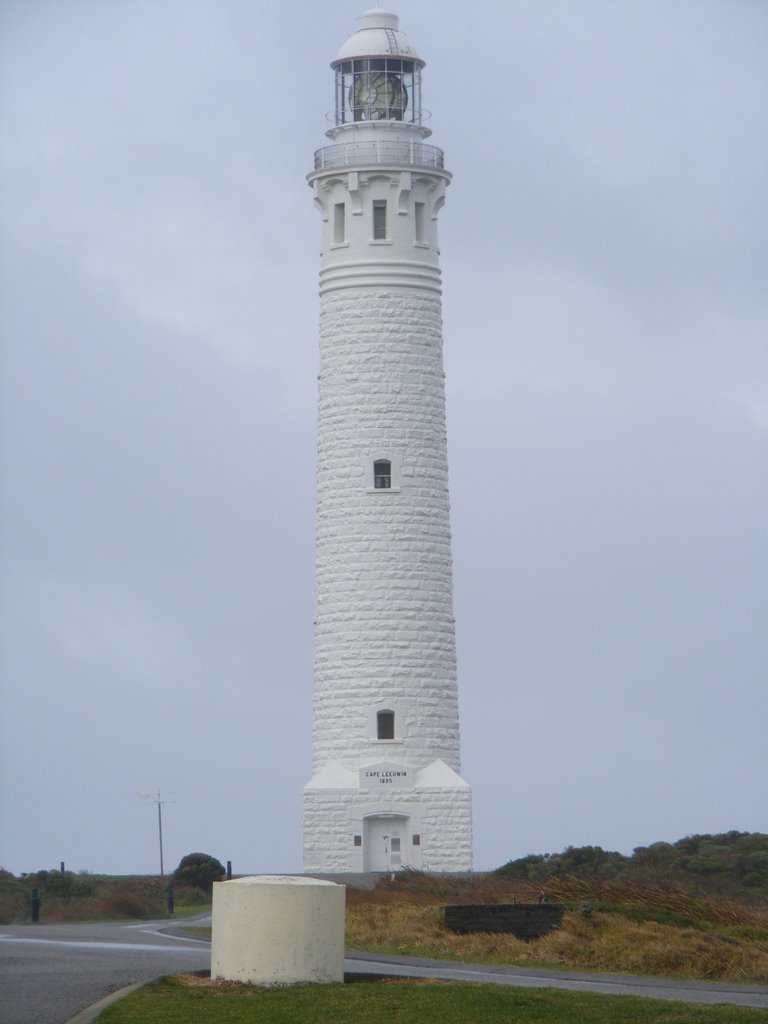 Cape Leeuwin Lighthouse 50 kt winds by wayylander