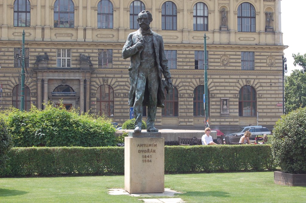 Monumento a Antonin Dvorak - Nàmèstì Jana Palacha by lucidi umberto