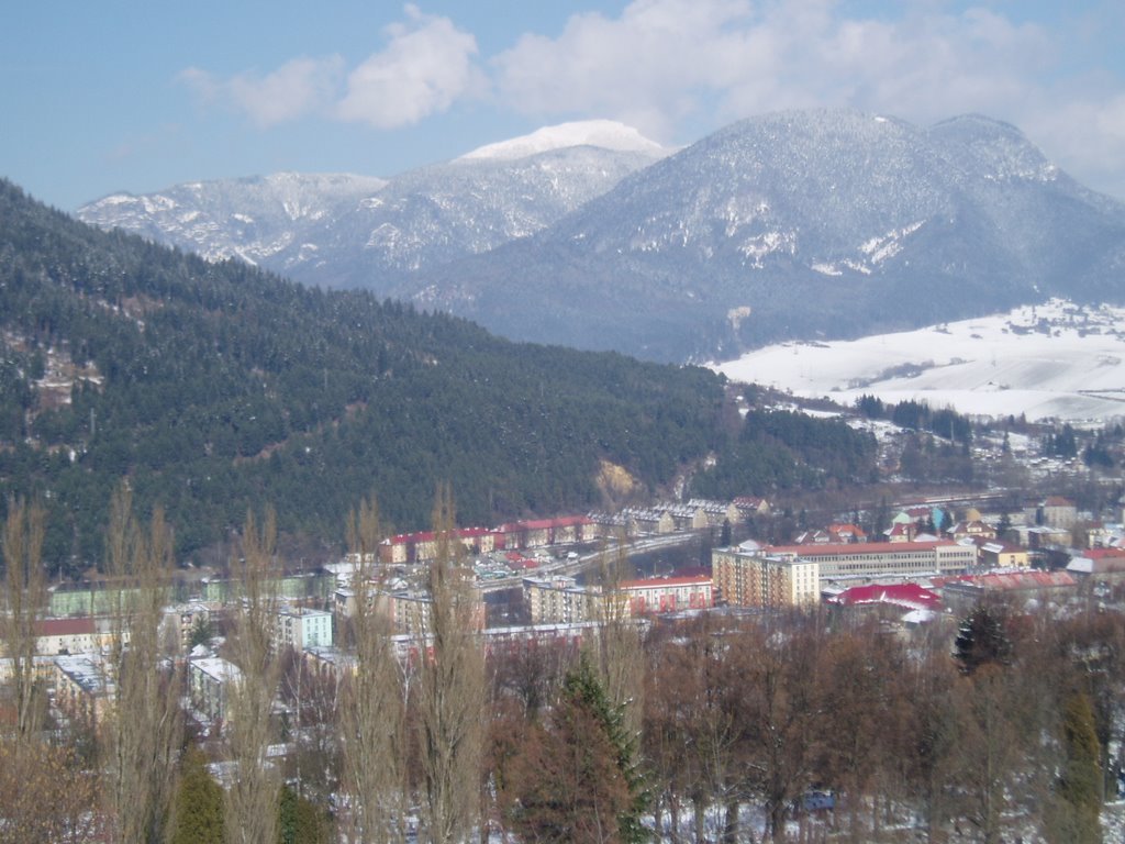 Ružomberok - časť Polík, v pozadí Chočské vrchy by Ľudo T.