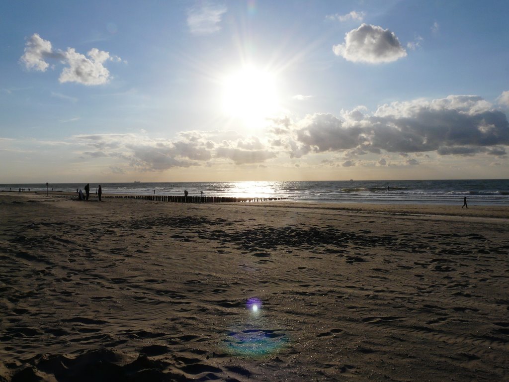 Domburg Beach (Netherlands) by Gert Lanzendorf