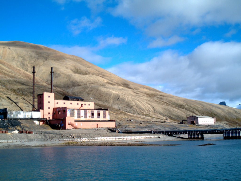 Svalbard, Pyramiden by Claudio Pedrazzi