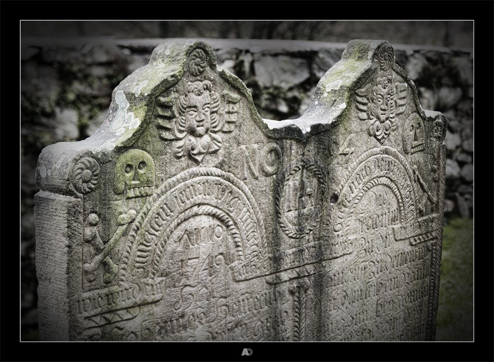 Tombstone by Photofreaks