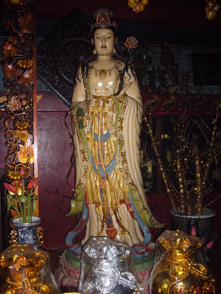 SHRINE OF GUANYIN AT CHOKCHAI 4 by nayton