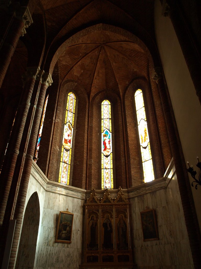 Biella - Chiesa di S. Paolo, immagine di una Cappella e la sua vetratura - ***Church of St. Paul, an image of a chapel and its glass*** by Giancarlo Ticozzi