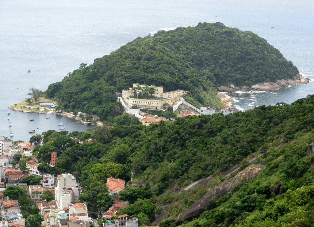 Morro Cara de Cão - Rio de Janeiro, RJ, Brasil. by André Bonacin