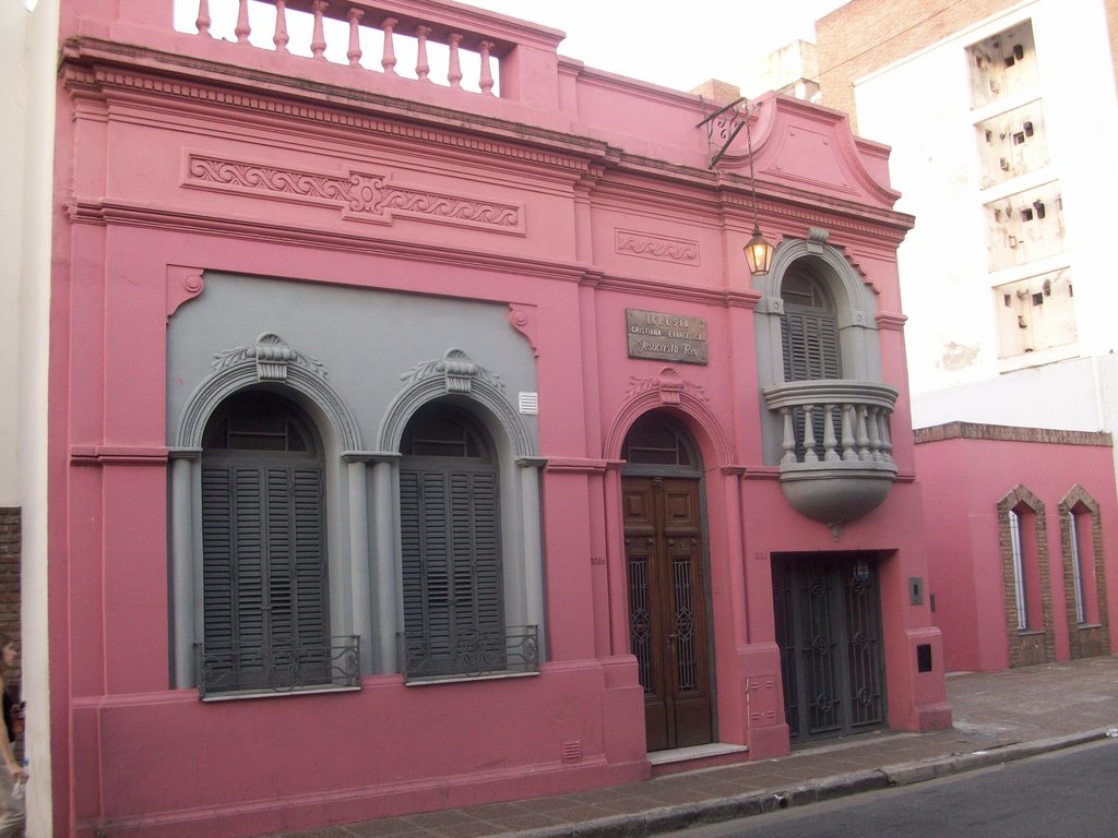 Iglesia "Jesucristo Rey". " Y eran fieles en conservar la enseñanza de los apóstoles en compartir lo que tenían, en reunirse para partir el pan y en las oraciones". Hechos 2:42.- (foto: Frank Boore).- by Frank Boore