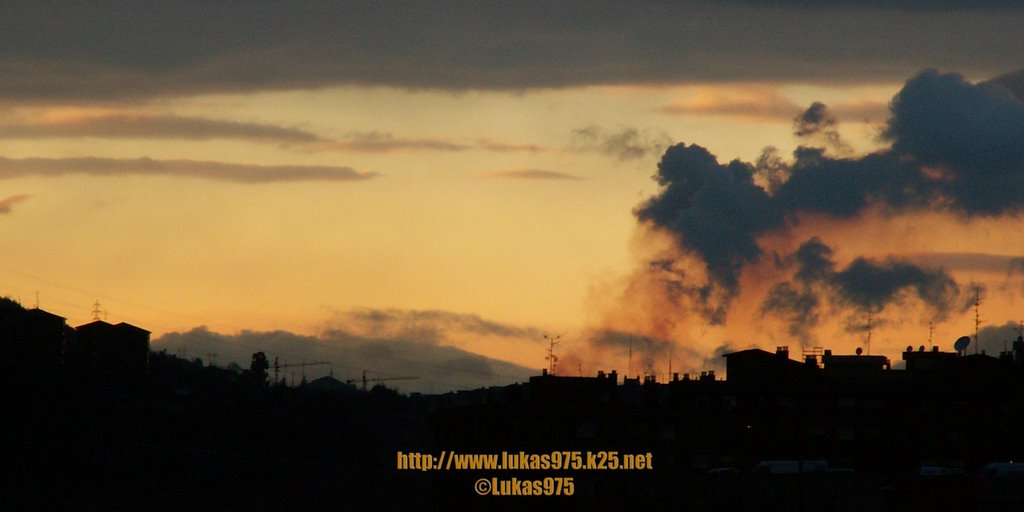 Siluetas al atardecer, Bilbao by Jose Luis Albor