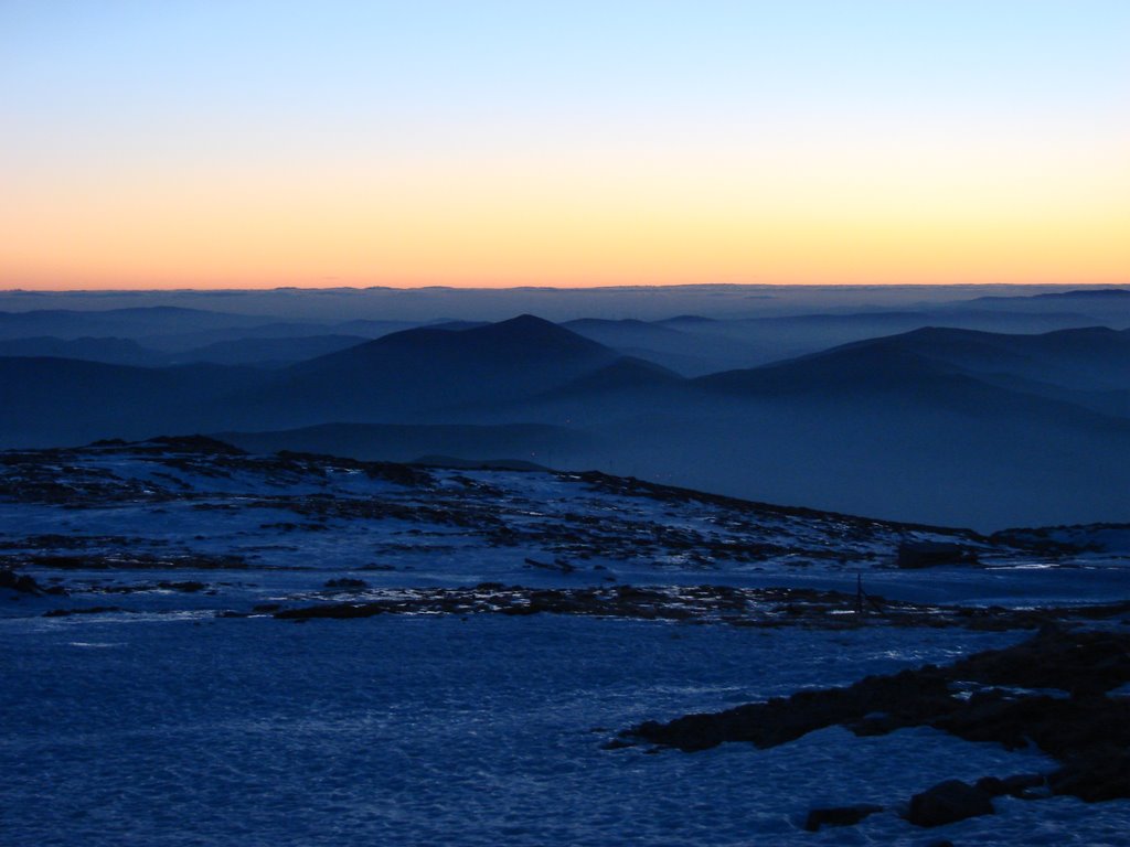 Pôr-do-sol no topo da Serra da Estrela. by Carlos Pedrosa