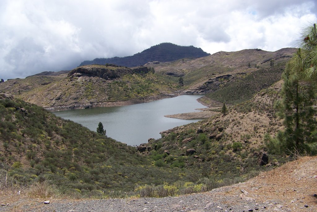 Embalse de Cueva de las Ninas by kapor