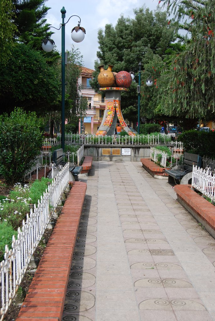 Parque central by Pueblos del Ecuador