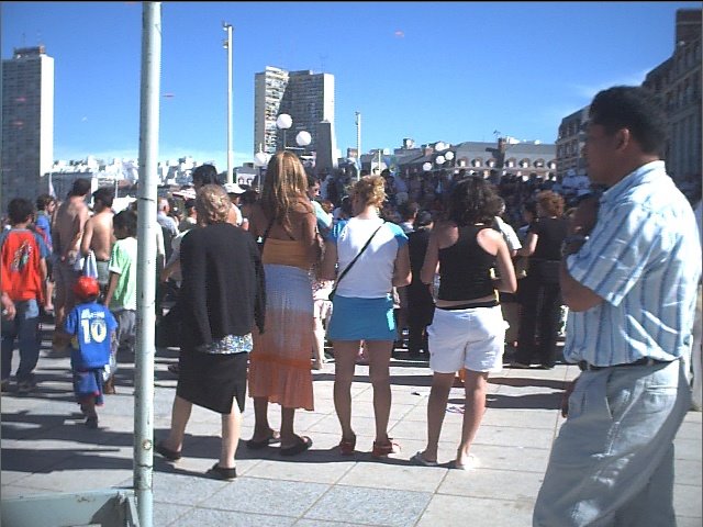 Liliana Dominguez en la Rambla MDP by Hugo de la Sota