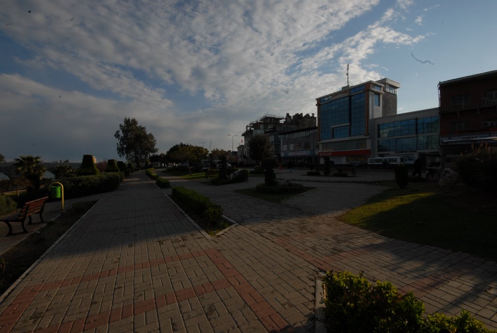 Seyhan Caddesi Adana by Hüseyin Kafadengi