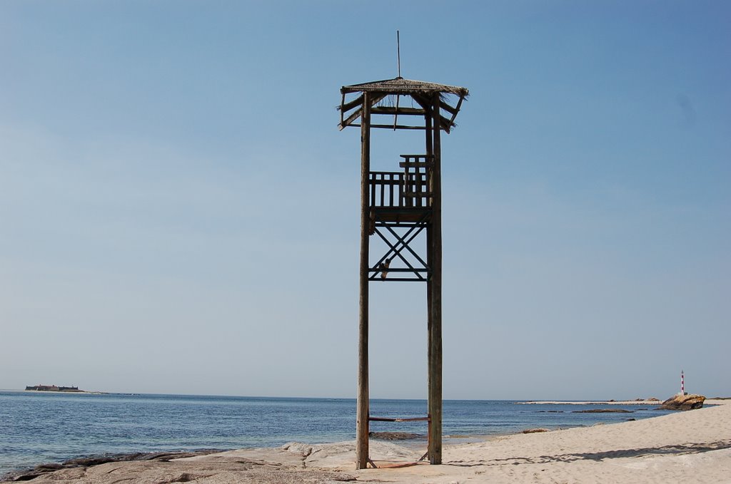 La Guardia ( Playa del Molino ) by Carlos de Luna Bejar