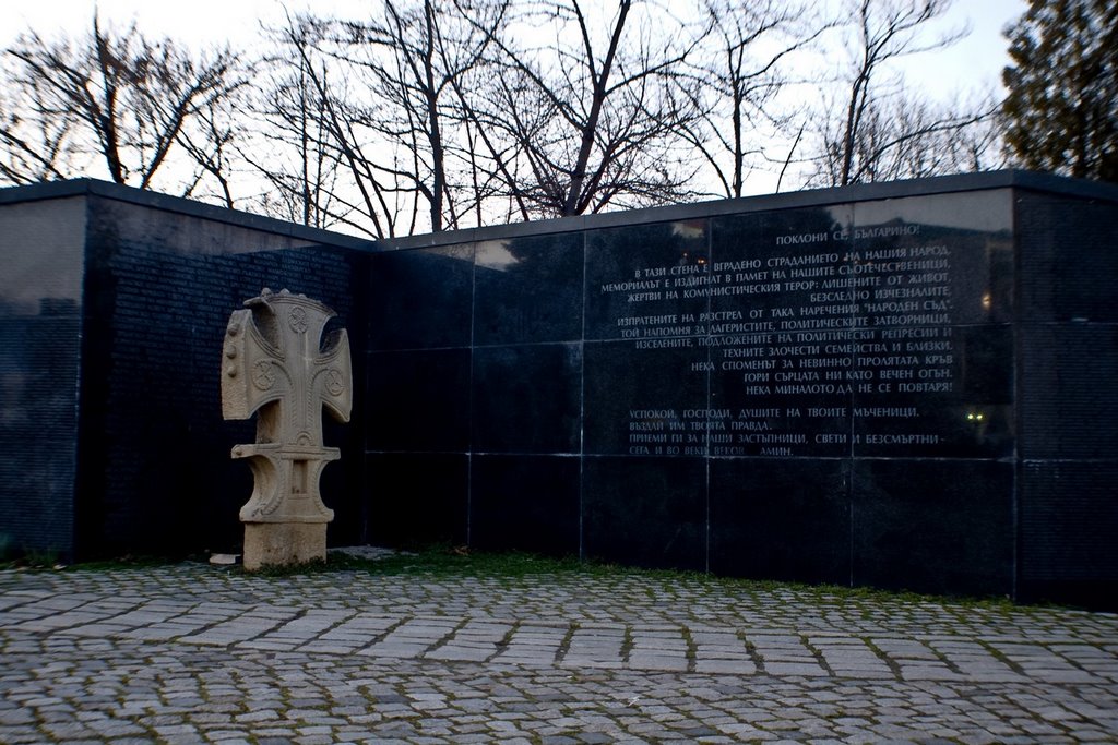 Commemorative wall by mantovski