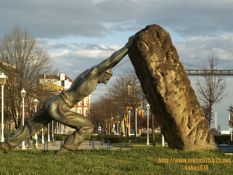 Estatua, Portugalete by Jose Luis Albor