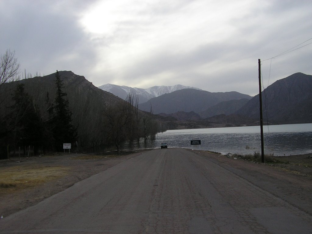 Fin del antiguo camino en Potrerillos by Volantieri