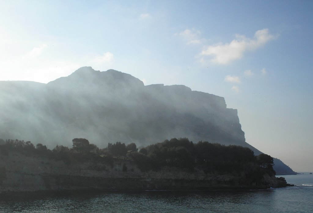 Cap Canaille, le matin by Le photographe inconnu