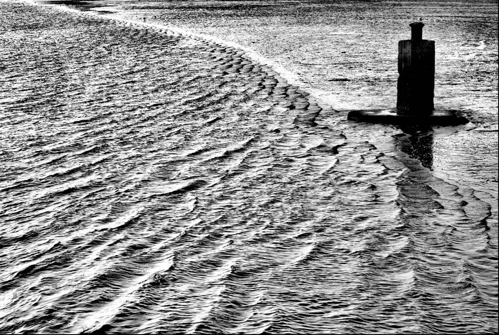 Wind-rippled tide - mono by Graham Hobbs