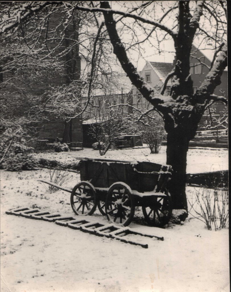 Stiftsruine Lippstadt "Winterlandschaft mit Bollerwagen 1975 " by Willi L