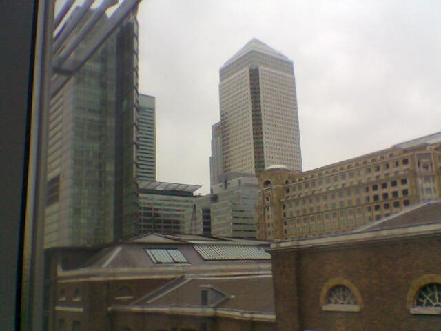 Canary Wharf tower from Cineworld cinema © Mothiur by Mothiur