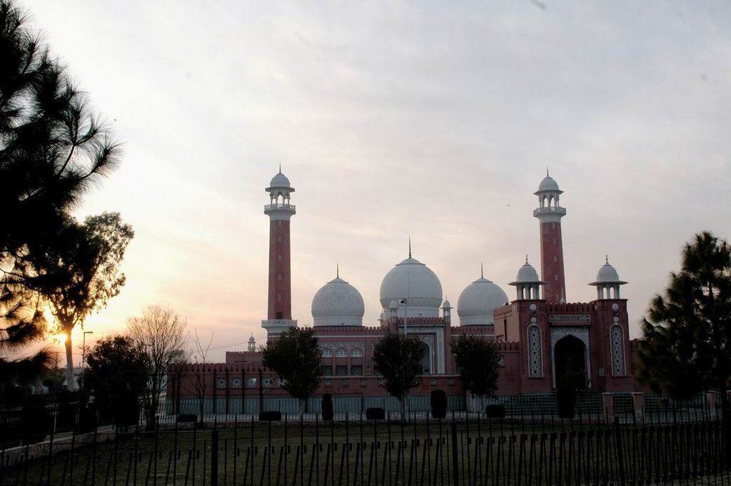 Jamia Mosque Wah Cantt: Photo: Arif Qureshi Grw 0321-6416160 by libra643