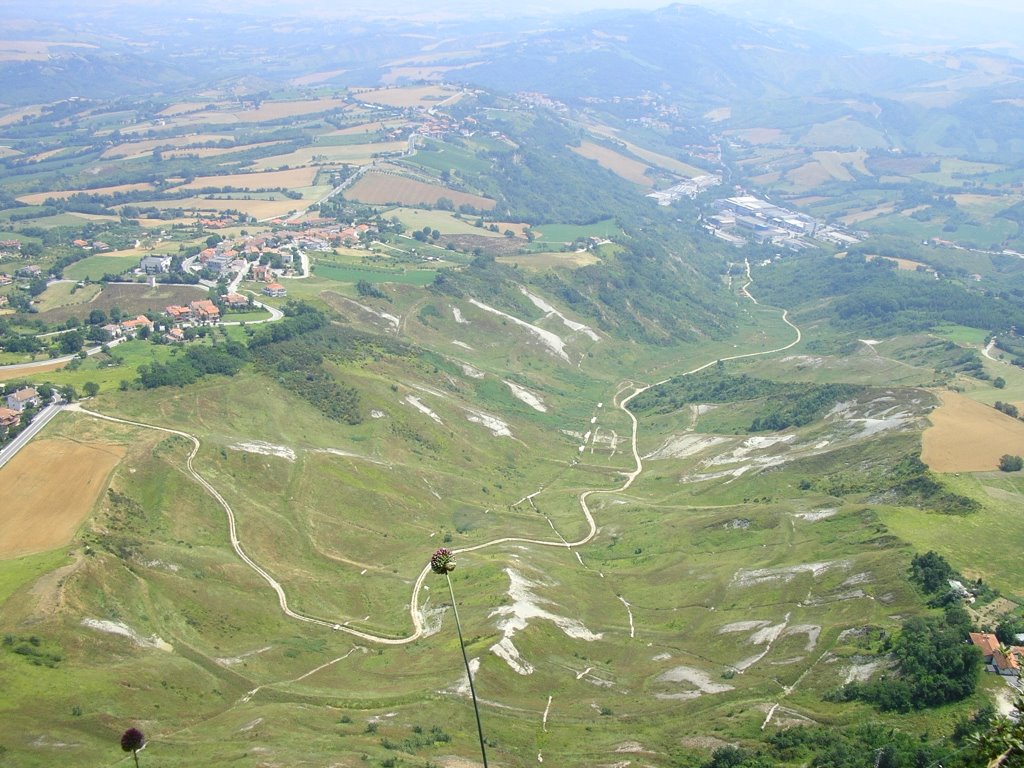 Fenomeni di creep a valle del Monte Titano by Geo S