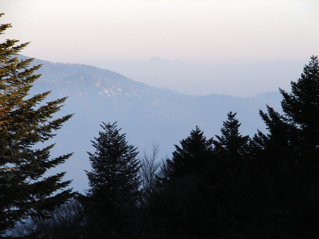 A l'horizon, le Belchen (alt.1414 m) by Séquane