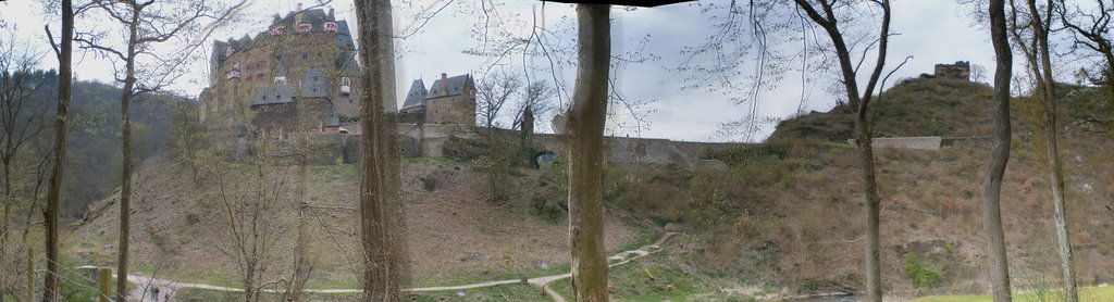 Panorama Burg Eltz by Bloemenhaas