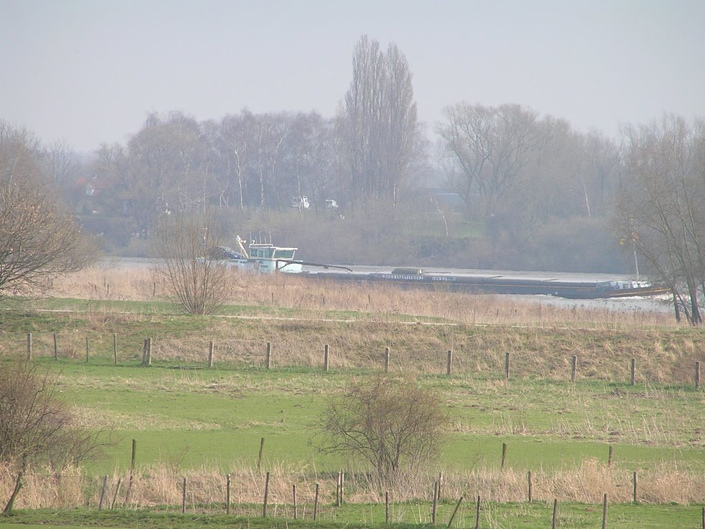 Waal vanaf Bemmelsedijk in Lent by Joris Bouwmeister