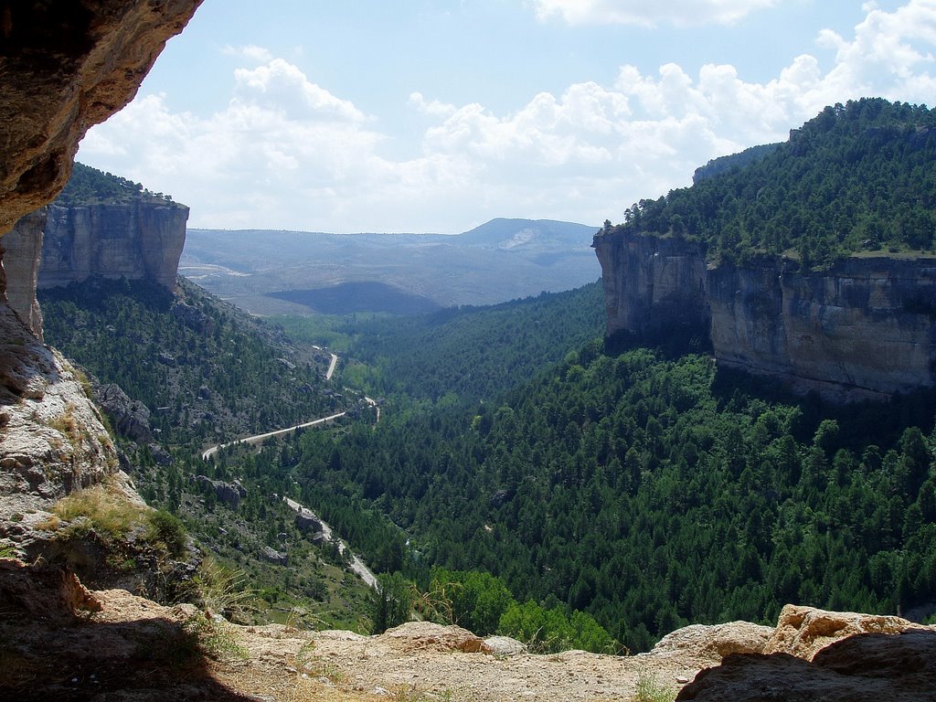 Peralejos: Balcones de "Ceñajos" rupestres en mitad de los cortados del Cañón. by ljimen3