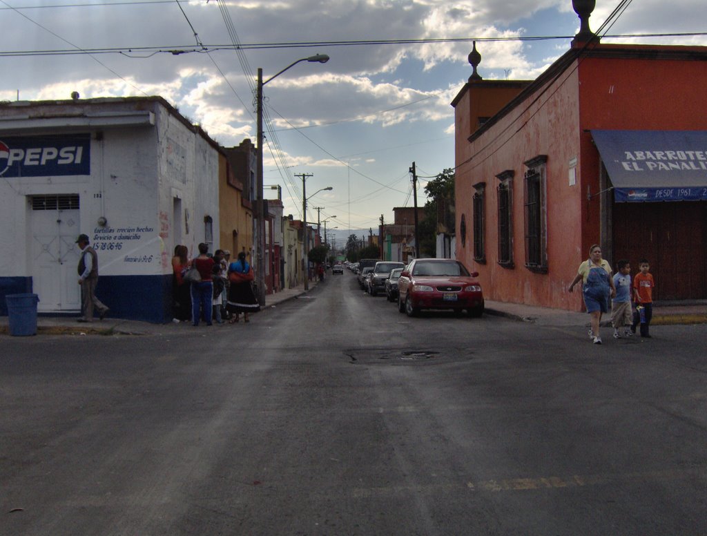 El Porvenir street, Progreso corner, view of East to West in Tlaquepaque * Calle El porvenir, esquina Progreso, vista de Oriente a Poniente, en Tlaquepaque. by Jose Antonio Zarazua Villeda