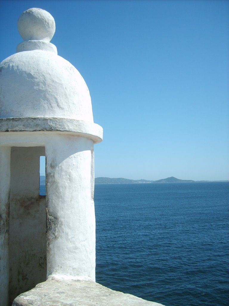 Cabo Frio - Rio de Janeiro by Elisa Nascimento