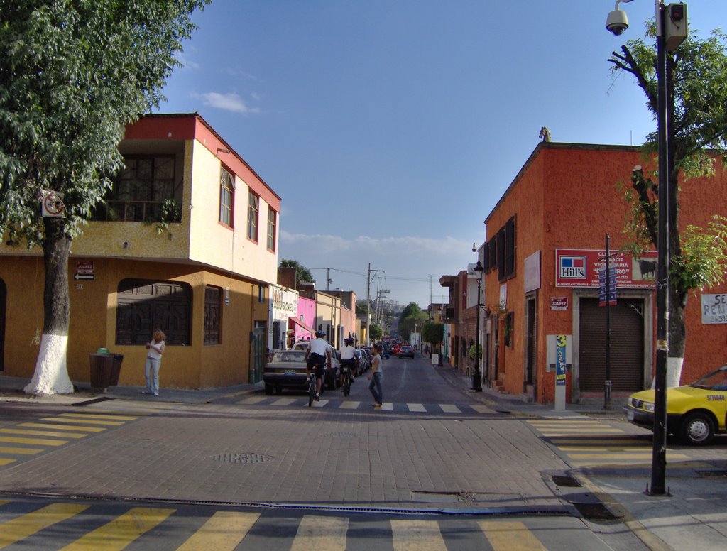 Camarena street, Juarez corner, View of North to South in Tlaquepaque * Calle Camarena, esquina Juarez, vista de Norte a Sur, en Tlaquepaque. by Jose Antonio Zarazua…