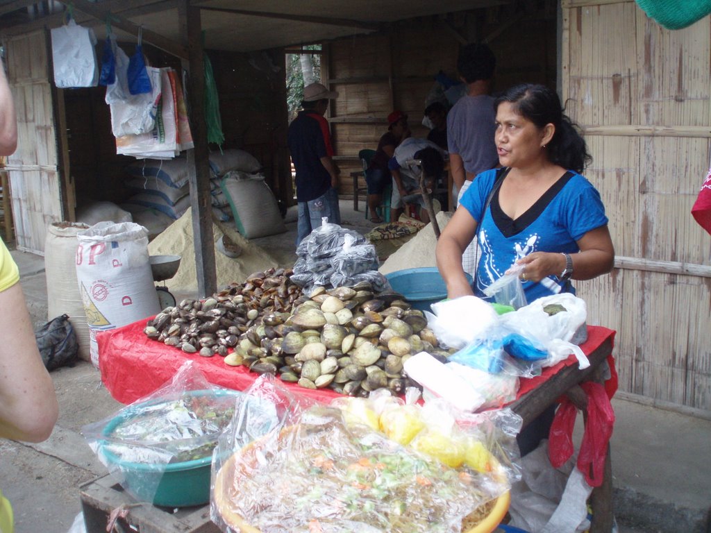 Malatapay Market: Shellfish Vendor by EHK1948