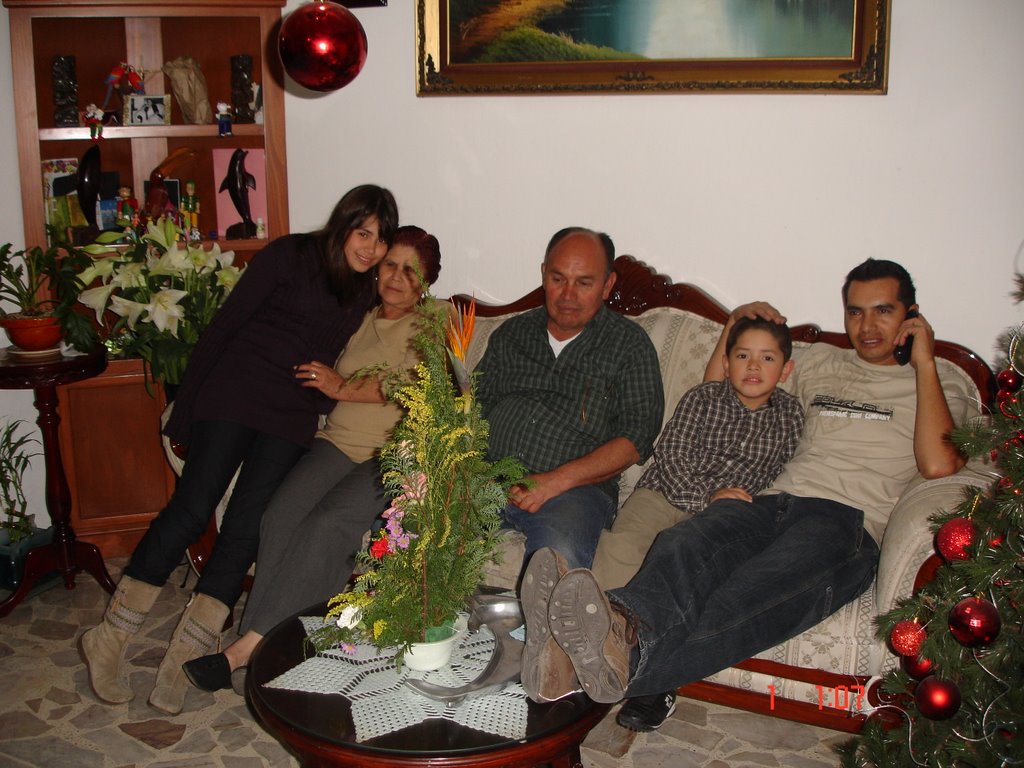 Athziri, Checho, Angel y Abuelitos by agustinnavalopez